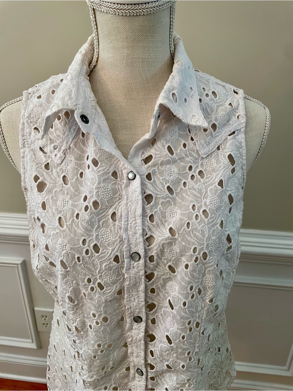 Stetson Women’s Cotton Floral Eyelet Sleeveless Pearl Snap Western Blouse Sz L - Picture 3 of 10